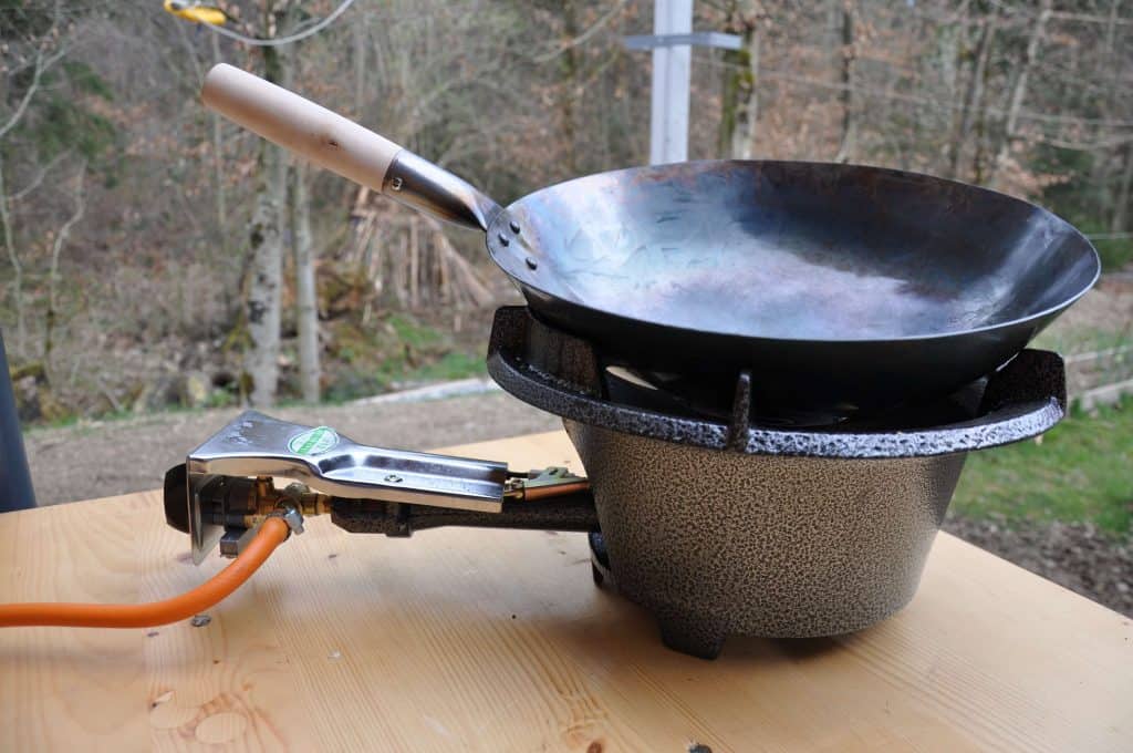 propane wok burner with 14 inch round bottom seasoned carbon steel wok.JPG