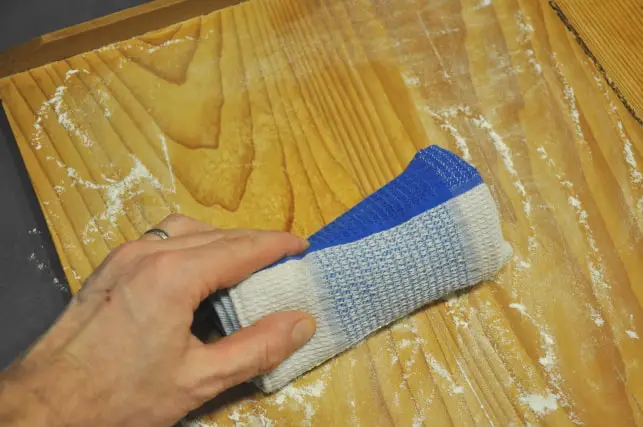 cleaning pasta board Dust off flour from pasta board