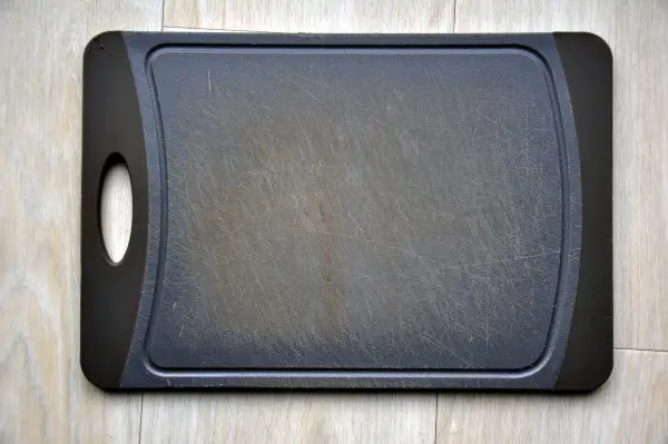 Not hygienic Plastic cutting board