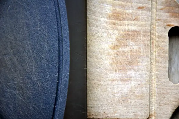 wooden vs plastic cutting board