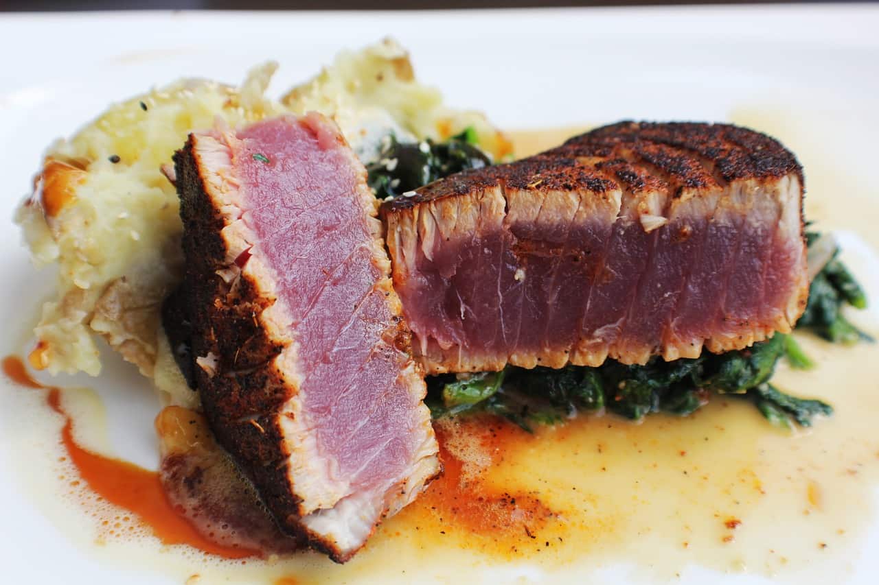 medium rare tuna steak