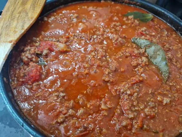 consistency of bolognese sauce for lasagna