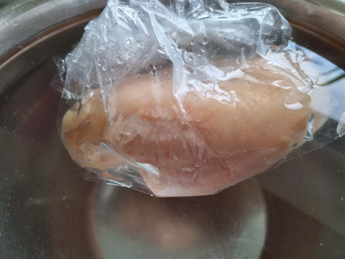 Can you use plastic wrap in boiling water