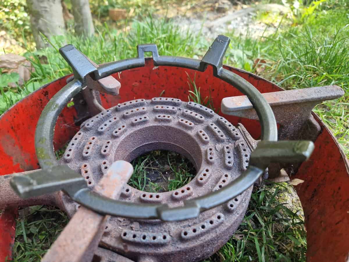 wok ring on gas stove